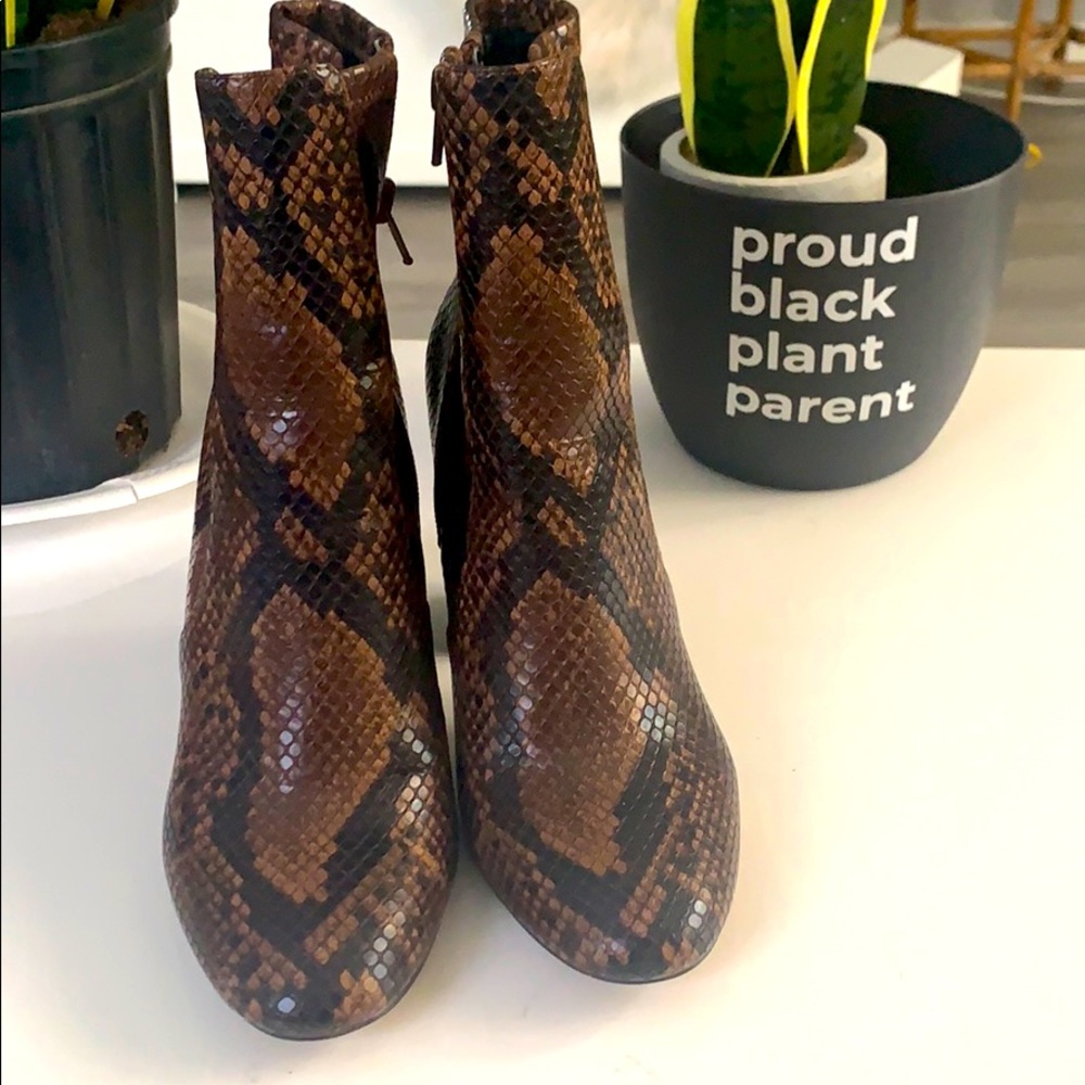 ALDO Coffey yet sexy Snake Skin Boots